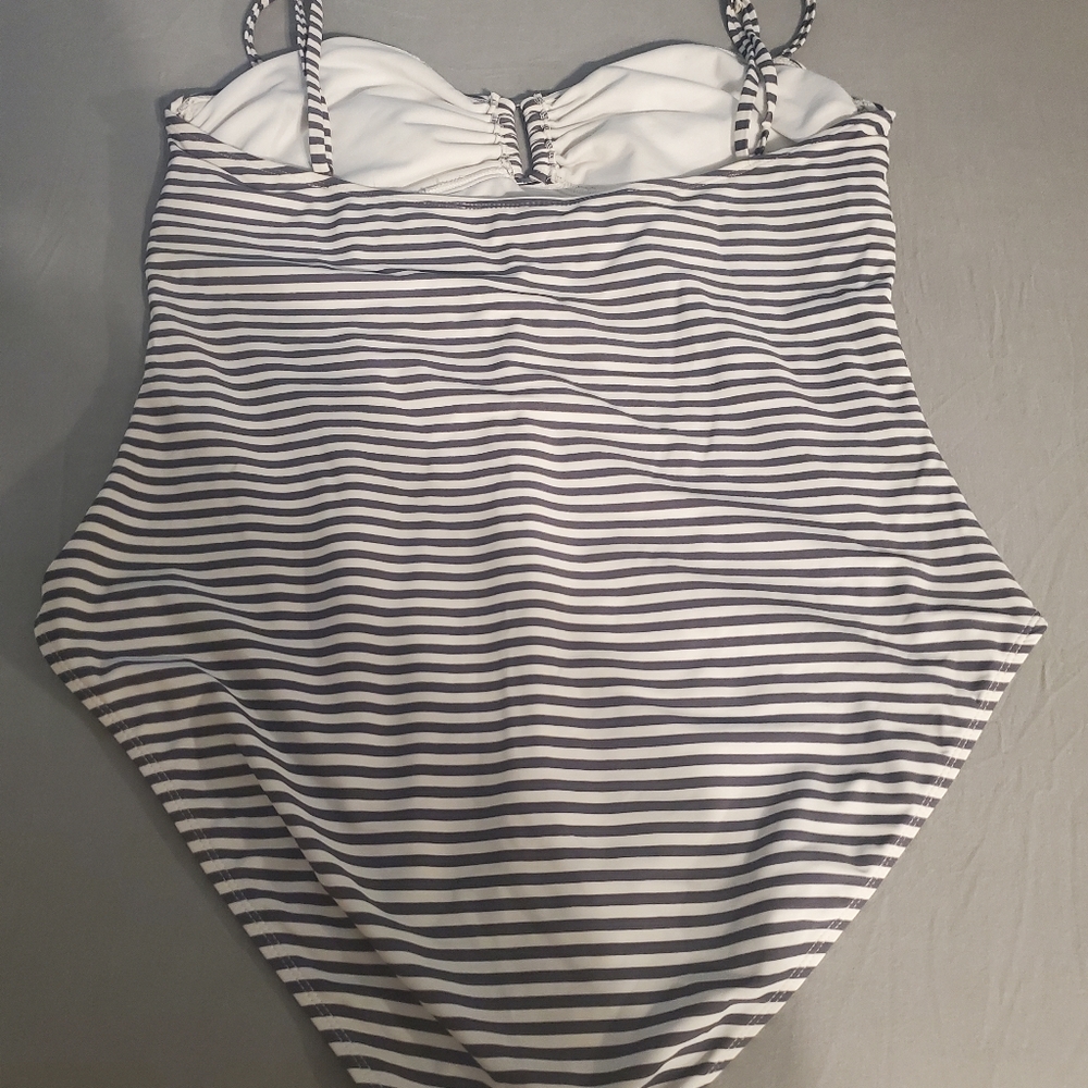 Old navy one piece bathing suit XL